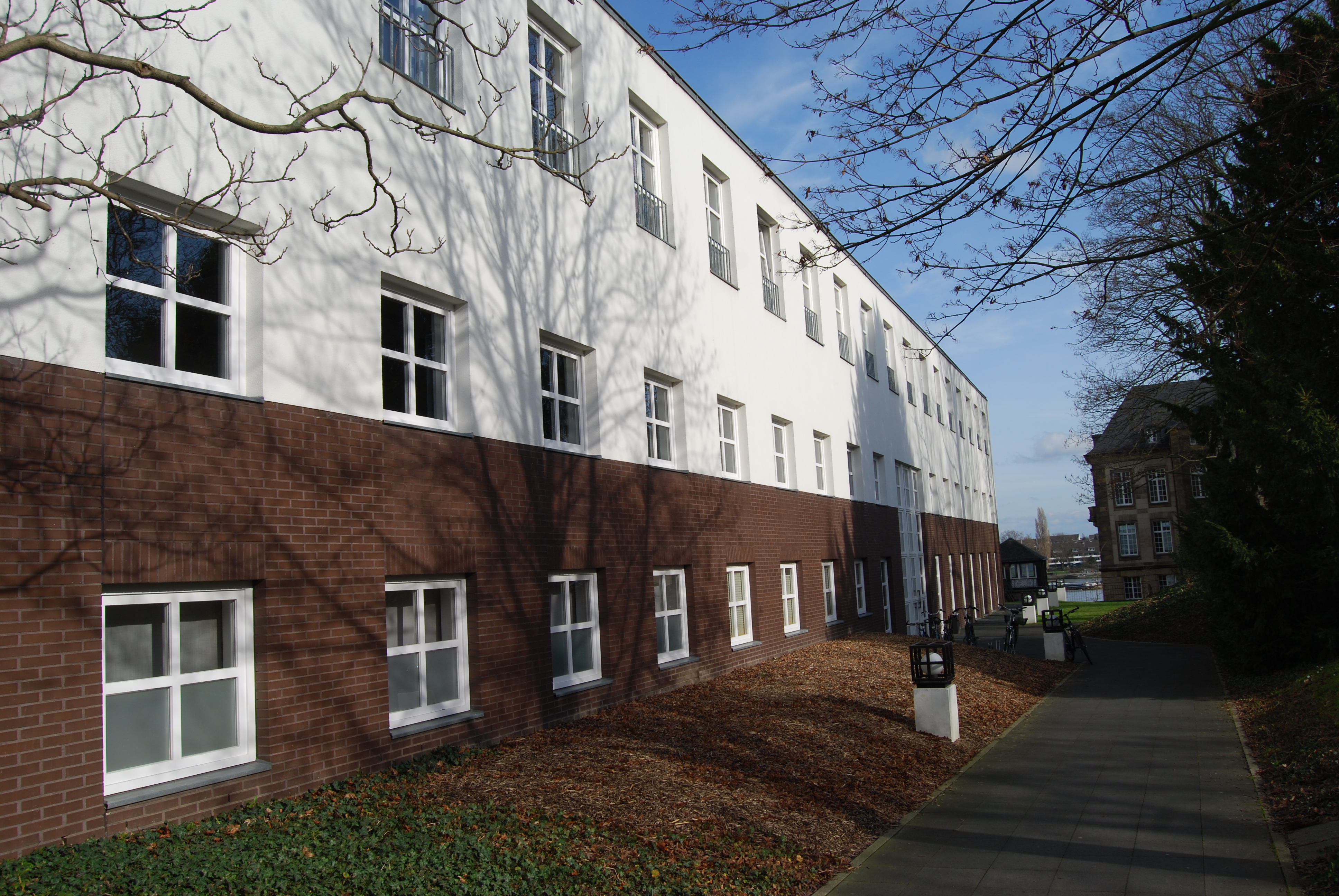 NEO16 ruft zum Uni-Club in Bonn - direkt am Rhein